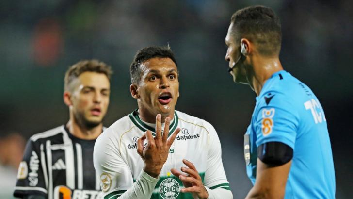 Coritiba midfielder Robson